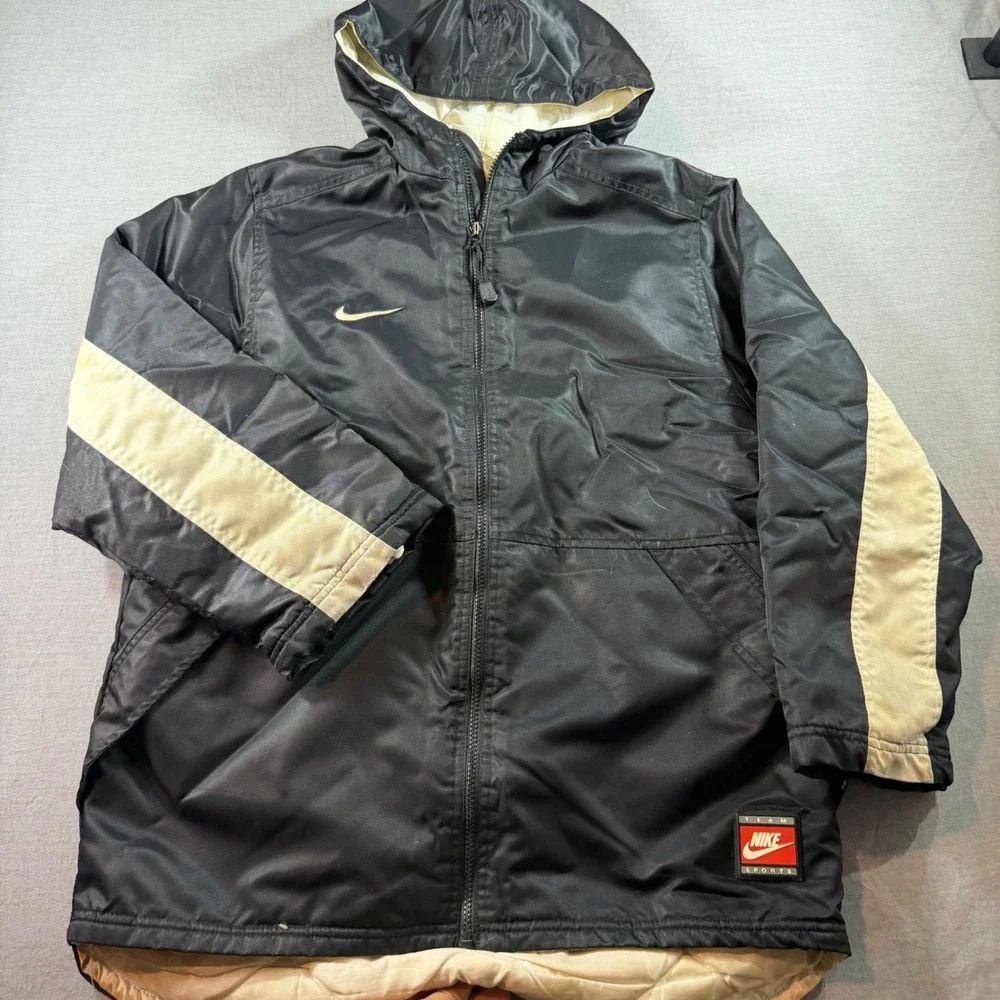 Nike Hooded Puffer Jacket Youth Large Black Good Vintage Team Sports Spell Out